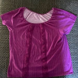 Short sleeve, stretchy woman’s top
